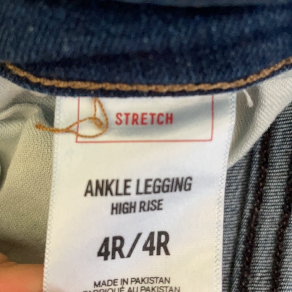 Women’s distressed jeans - Picture 3 of 4